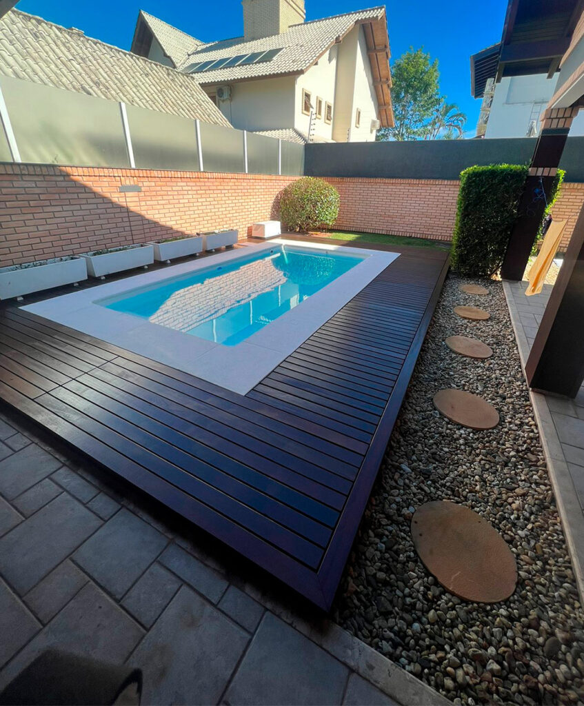 Deck em madeira de tatajuba