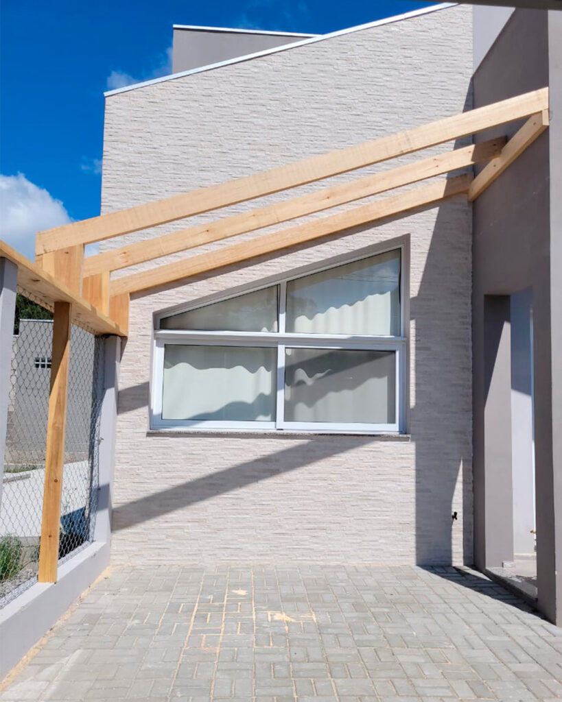 Pergolado em madeira de garapeira